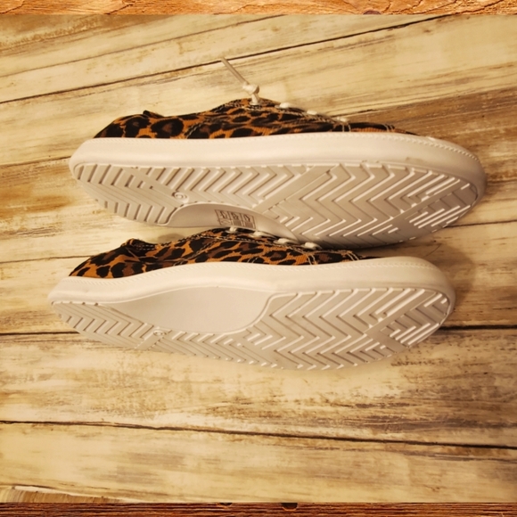 Jenn Ardor Super Foam Slip on Leapard/Cheetah print Sneakers size 6. BRAND NEW - Picture 4 of 8